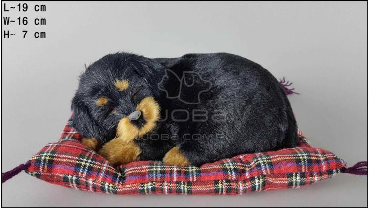 Собака Ротвейлер на подушке - Размер S
