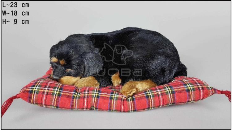 Собака Ротвейлер на подушке - Размер M