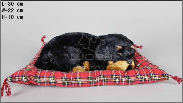 Собака Ротвейлер на подушке - Размер L
